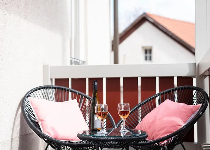 Namaste Homes - Mit Balkon & Carport Bad Windsheim