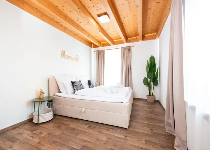 Namaste Homes - Mit Balkon & Carport Apartmán *