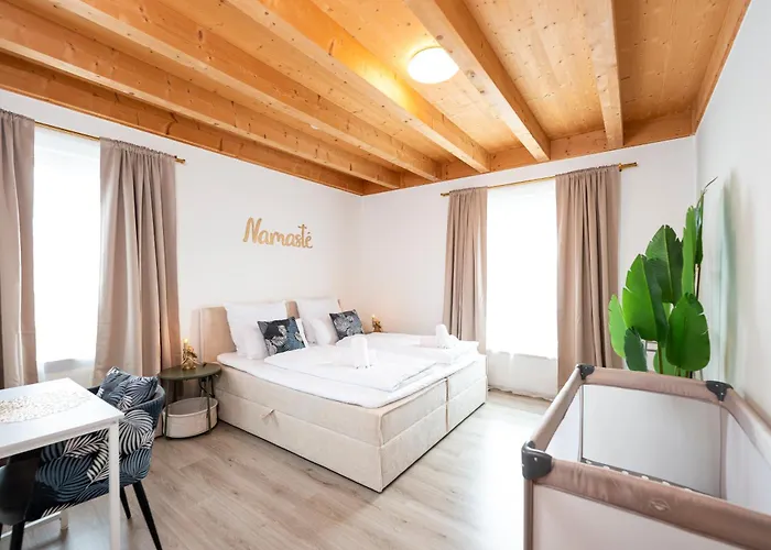 Namaste Homes - Mit Balkon & Carport Apartmán