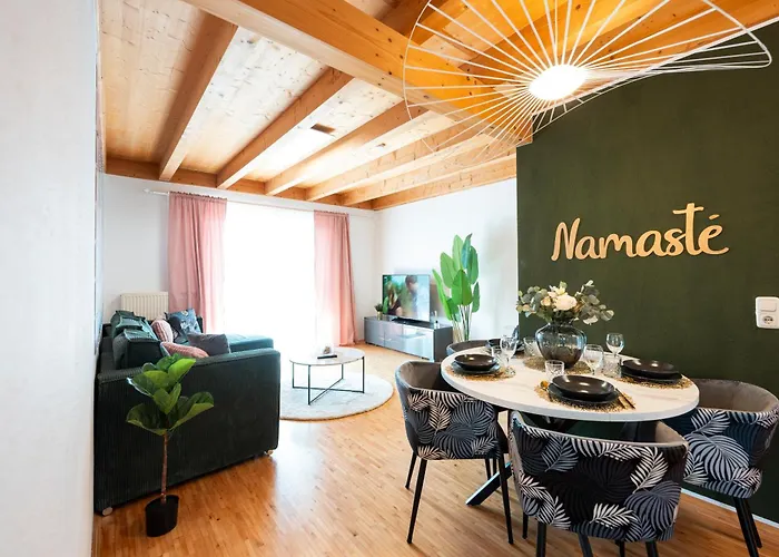 Namaste Homes - Mit Balkon & Carport Apartmán *