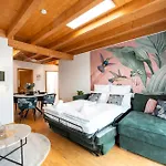 Namaste Homes - Mit Balkon & Carport