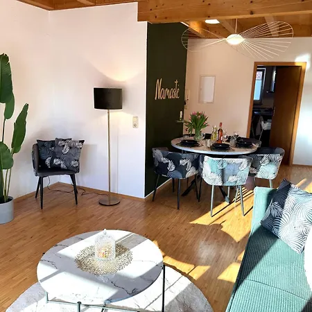 Namaste Homes - Mit Balkon & Carport * Bad Windsheim