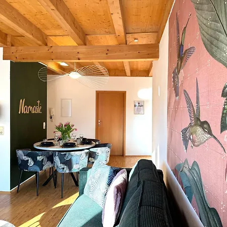 Namaste Homes - Mit Balkon & Carport Apartment