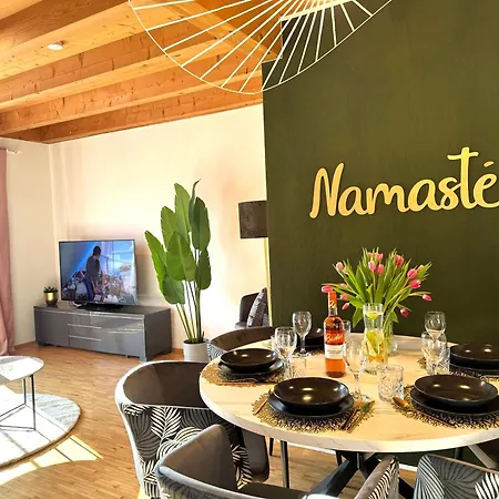 Namaste Homes - Mit Balkon & Carport Apartment