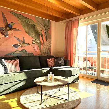 Namaste Homes - Mit Balkon & Carport Apartment *