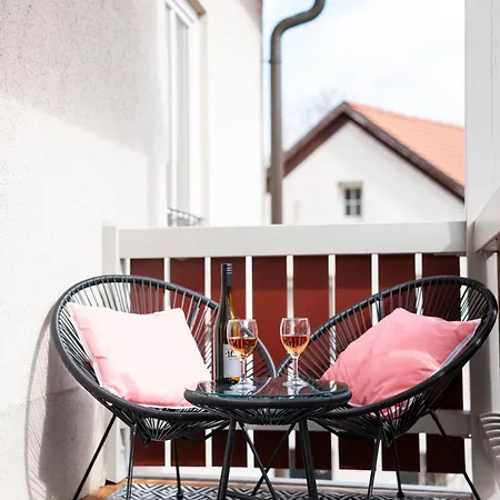 Namaste Homes - Mit Balkon & Carport Bad Windsheim