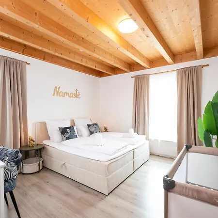 Namaste Homes - Mit Balkon & Carport Apartment
