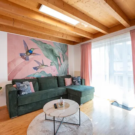 Apartment Namaste Homes - Mit Balkon & Carport